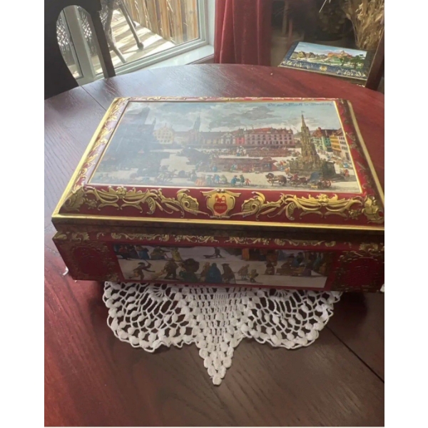 Set of Vintage E. Otto Schmidt Nurnberg Lebkuchen (Gingerbread) Hinged
Biscuit Tin Boxes
11 in wide 