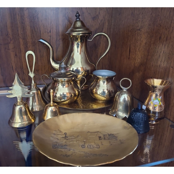 Beautiful Brass Collection w/ Servingware & Bronze Wendell August Decorative Plaque (7L) 