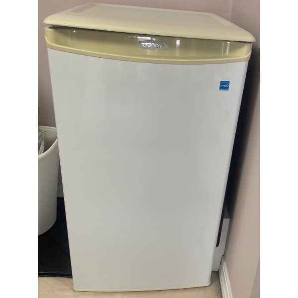 Danby Mini Fridge  20"x23''x35'tall (white)