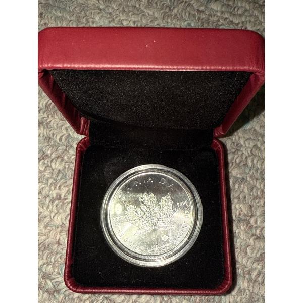 Collectible 'Elizabeth II', 1 Ounce, Canadian 9999 Silver Coin in Case w/ Pair of .999 COVID Cu Coin