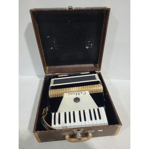 Cellini Accordion L584/42 w/ Case 16 W, 16 D, 7.5 T (When Flat)