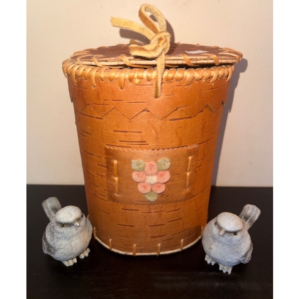 Indigenous Birchbark Container w/ Lid & Tufted Moose Decorative Botanicals 