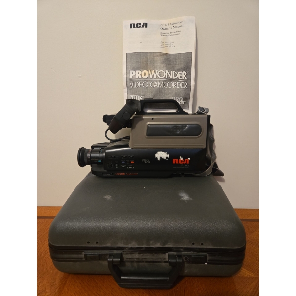 RCA CC311 Camcorder Set in Case 