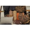 Image 4 : Decorative Pillows and Gilded Serving Set