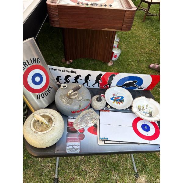 Curling Collection Large Flask Ashtrays Curling signs and Table 