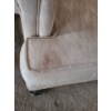 Image 2 : Upholstered Beige Arm Chair w/ Queen Anne Leg 25 W, 27 D, 38 T