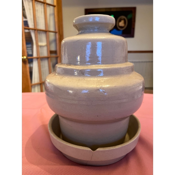 Antique Medalta rare pottery all original . Has a small crack on the base 

