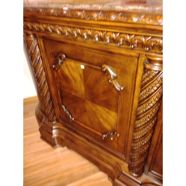 Micheal Amini Contemporary Home Accent Bar Unit 67 L, 43 T, 21 W