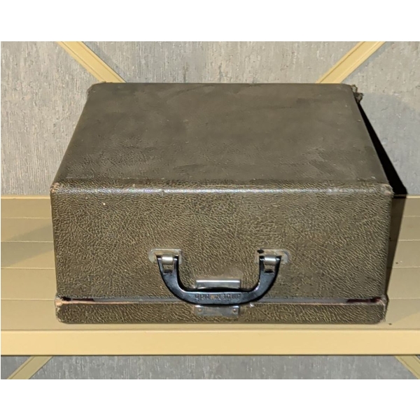 Antique UNDERWOOD Finger Flight Champion Portable Typewriter In Hard Shell Case