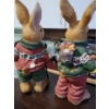Image 5 : Pair of Resin Bunnies Holding Carrots 17 T, 7 L, 5 W