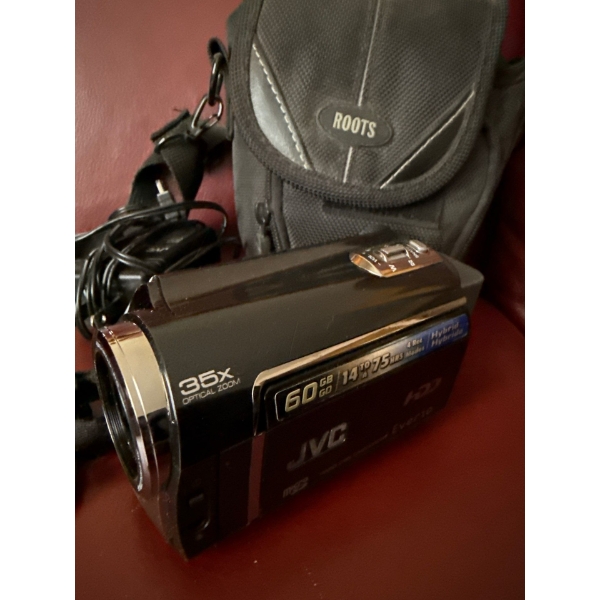 JVC Hard Disk Camcorder Model No. GZ-MG365BU w/ Roots Case 
