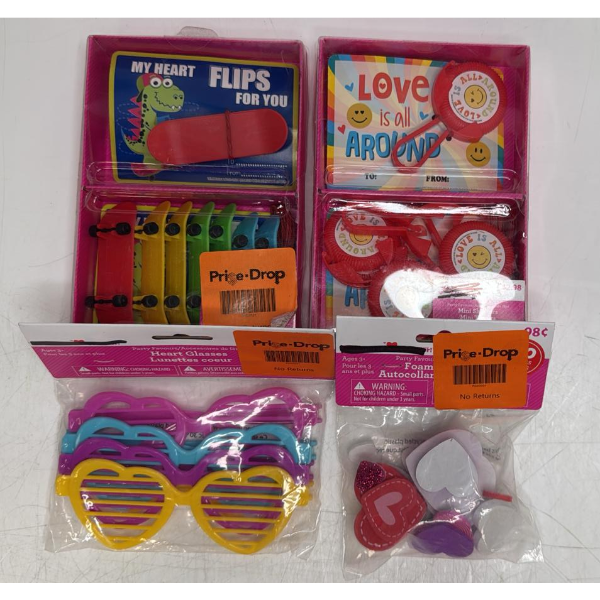 VALENTINES CLASSROOM EXCHANGE CARDS W/ FINGERBOARDS SKATEBOARDS (NEW)