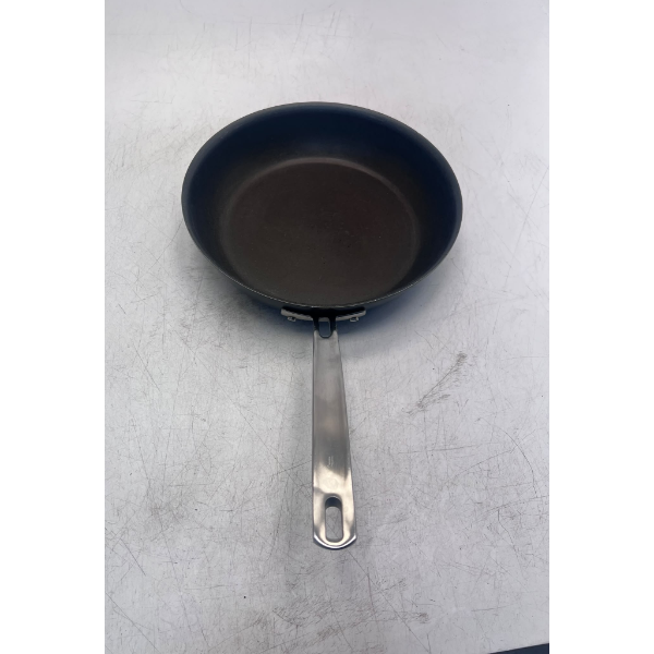 KIRKLAND SIGNATURE HARD ANODIZED SKILLETS -U