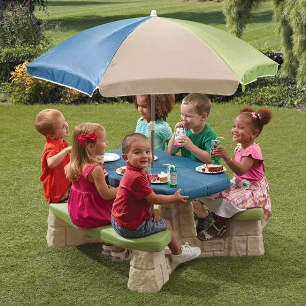 STEP 2 SUN FUN PICNIC TABLE WITH UMBRELLA -SU