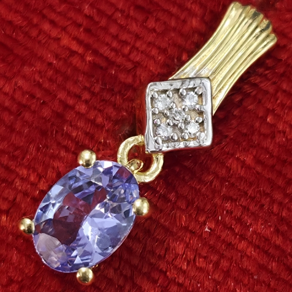 TWO-TONE OVAL TANZANITE/IOLITE PENDANT