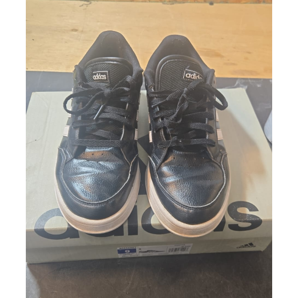 ADIDAS BREAKNET SHOES SIZE: 9 (USED)