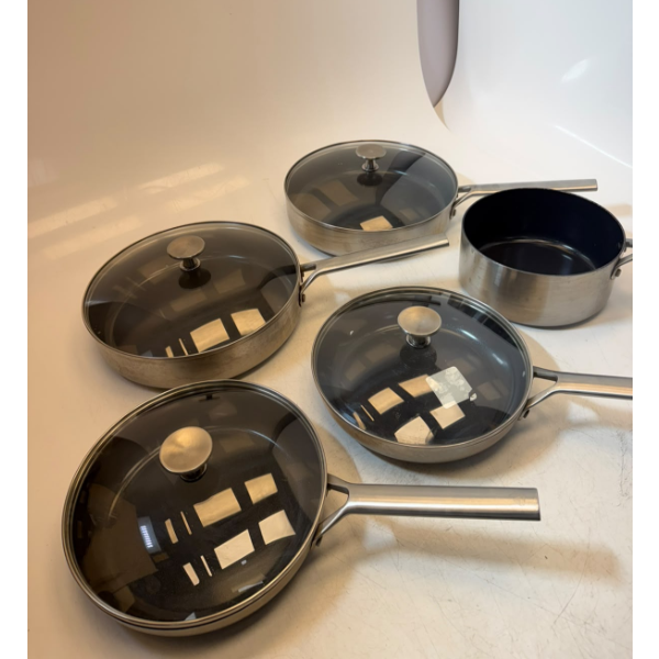 BLUE DIAMOND TRIPLE STEEL COOKWARE 9 PIECES -U
