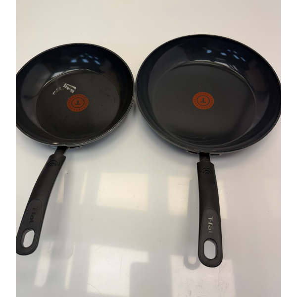 T-FAL 2-PIECE SKILLET SET, HEAVY GAUGE FORGED ALUMINIUM WITH TITANIUM NON-STICK -U