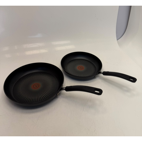  T-FAL 2-PIECE SKILLET SET, HEAVY GAUGE FORGED ALUMINIUM WITH TITANIUM NON-STICK -U