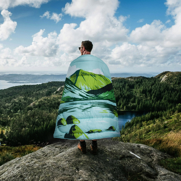 BELOW ZERO 2-IN-1 WEARABLE BLANKET -SU