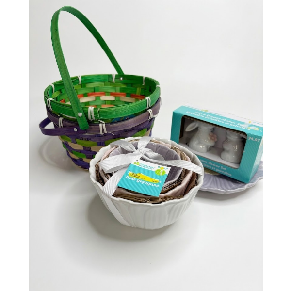 SALT AND PEPPER SHAKER SET, NESTING BOWLS -N