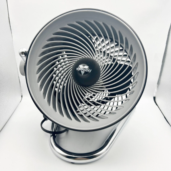VORNADO PIVOT 6X FAN WHOLE ROOM AIR CIRCULATOR (SLIGHTLY USED)