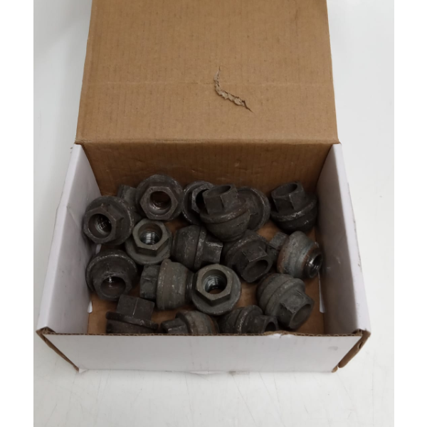 WHEEL INSTALLATION KIT HEAT TREATED LUG NUTS 18 PCS (USED)