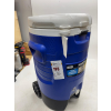 Image 3 : IGLOO 5 GALLON WHEELED PORTABLE SPORTS COOLER WATER BEVERAGE DISPENSER WITH FLAT SEAT LID -U
