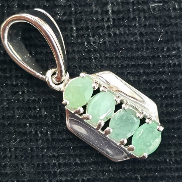 SILVER EMERALD (0.9CT) PENDANT
