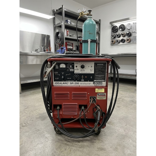 LINCOLN IDEALARC SP - 200 WELDER