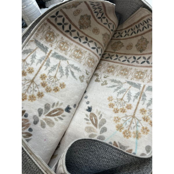 WYATT & ASH WASHABLE AREA RUG (SLIGHTLY USED)