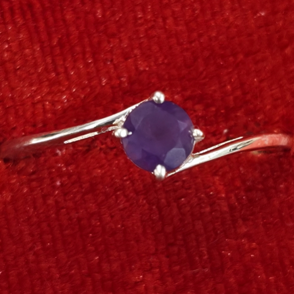 ROUND AMETHYST SOLITAIRE SWIRL RING IN SILVER/WHITE GOLD 