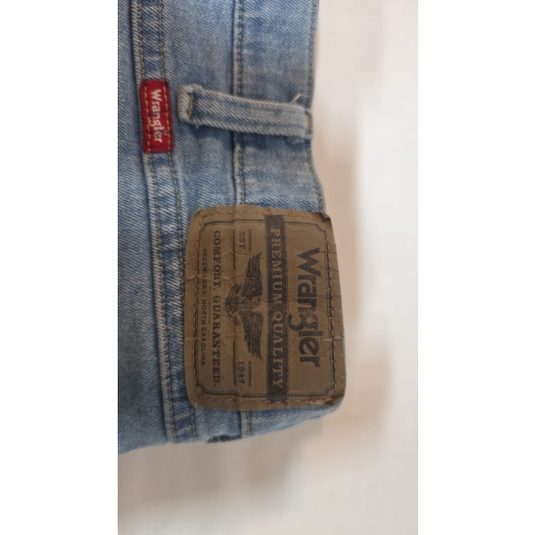 WRANGLER AUTHENTICS MENS RELAXED FIT COMFORT 42X 30 (USED, HAS WEAR AND STAINS)