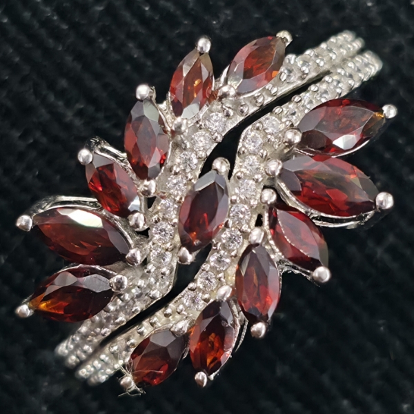 MARQUISE GARNET CLUSTER RING