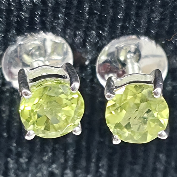 PERIDOT GEMSTONE STUD EARRINGS IN SILVER SETTING