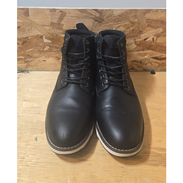 STEVE MADDEN MEN’S DEVANT ANKLE BOOT SIZE: 10 (SLIGHTLY USED)