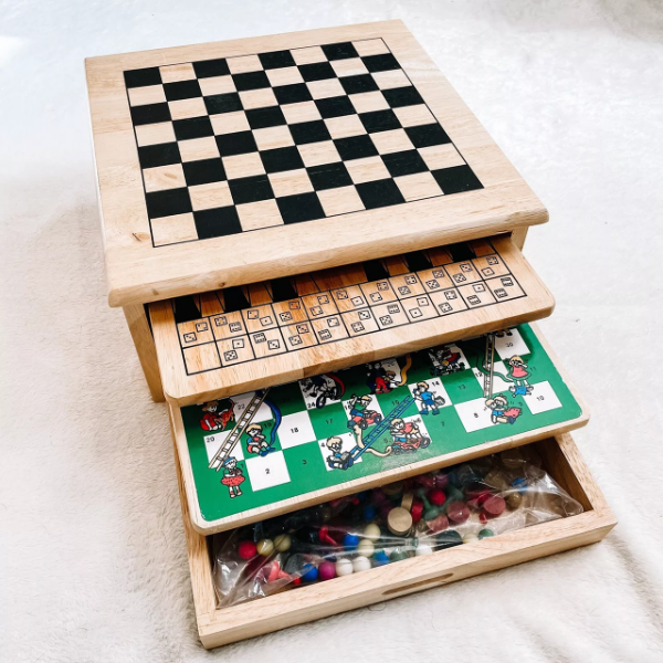 CARDINAL GAMES • REAL WOOD RETRO 1980’S CLASSIC GAME BOARD HOUSE SET