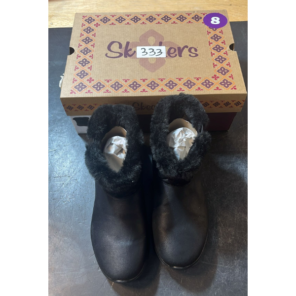 SKECHERS WOMEN'S CLASSIC ANKLE BOOT SIZE 8 (SLIGHTLY USED)