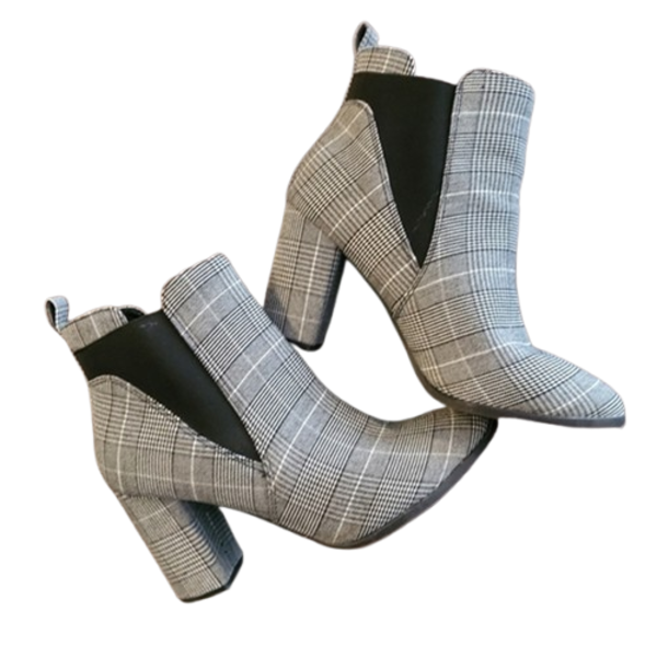HOUNDSTOOTH ANKLE BOOTS (SIZE - 6)