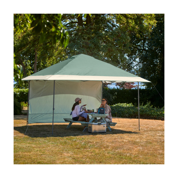 COLEMAN OASIS SHELTER WITH SHADE WALL