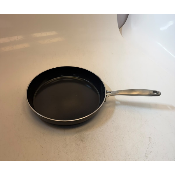 OXO SOFTWORKS PROFESSIONAL CERAMIC NONSTICK SKILLET -U