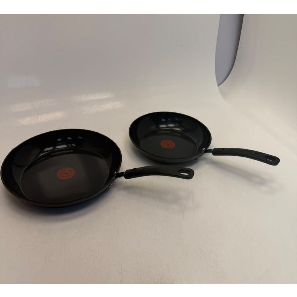 T-FAL 2-PIECE SKILLET SET, HEAVY GAUGE FORGED ALUMINIUM WITH TITANIUM NON-STICK -SU