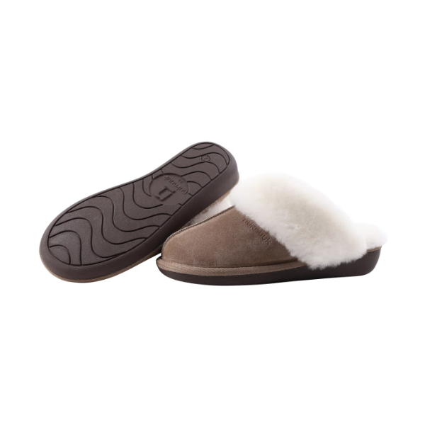 NUKNUUK WOMEN’S SHEARLING SLIPPERS (SLIGHTLY USED)