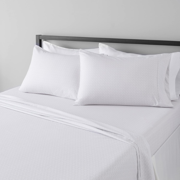 AMAZON BASICS LIGHTWEIGHT SUPER SOFT