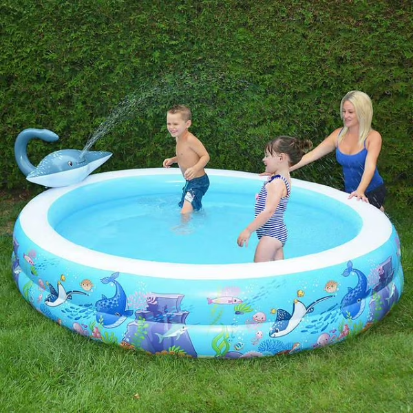 SUNCLUB KID’S INFLATABLE STINGRAY SPRAY SWIMMING POOL -U