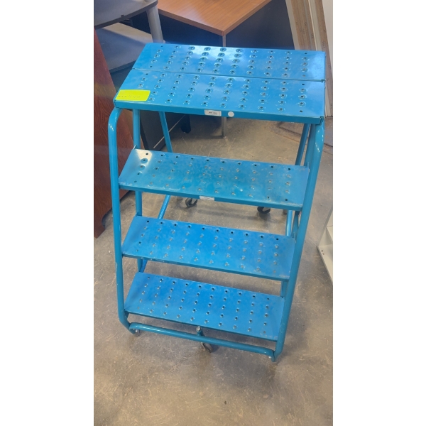 METAL MOBILE THREE-STEP LADDER BLUE
