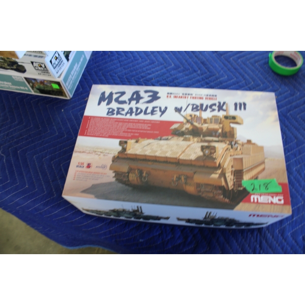 MENG 1:35 Scale Military Model Set  M2A3 Bradley w/ Busk III