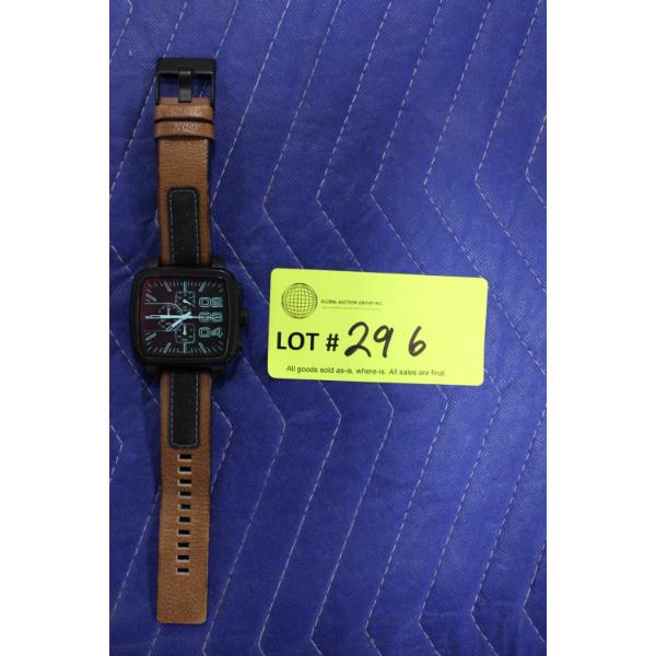Diesel Men's Watch With Leather Strap and Square Face
Diesel men's watch featuring a square face wit