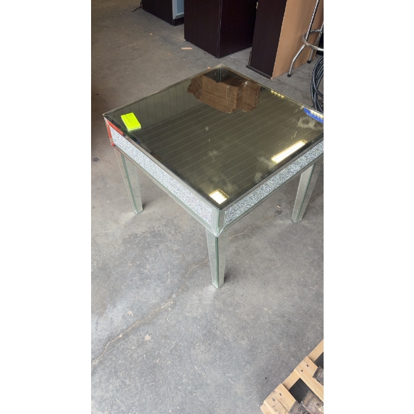 MIRRORED SQUARE ACCENT TABLE
