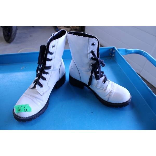 Women's Boot Approx Size 7
